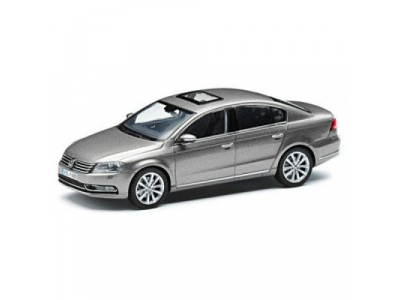 Модель автомобиля Volkswagen Passat Saloon, Scale 1:43, Brown, артикул 3AE099300A8X от VAG Модель автомобиля Volkswagen Passat Saloon, Scale 1:43, Brown, артикул 3AE099300A8X